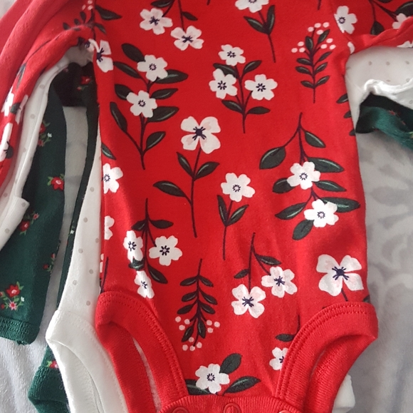 Newborn Carter's 4pk long sleeve onesies - Picture 2 of 4
